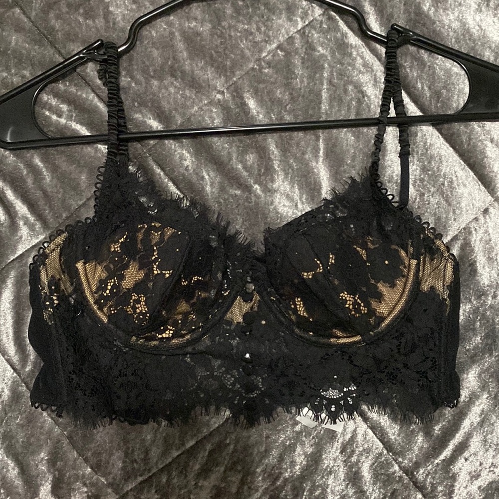 Black lacey bralette